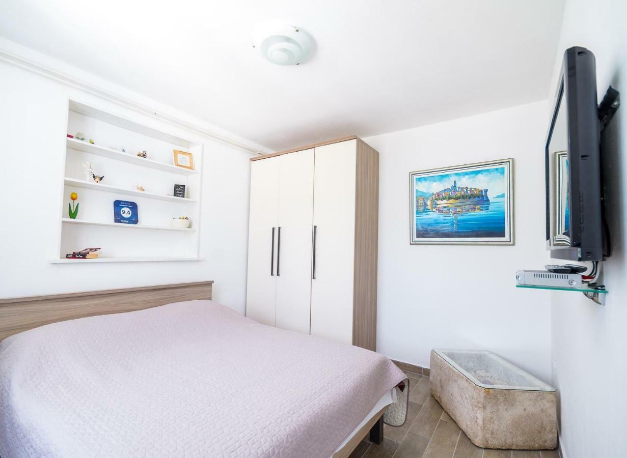 Apartments Laura Korcula Town Bagian luar foto